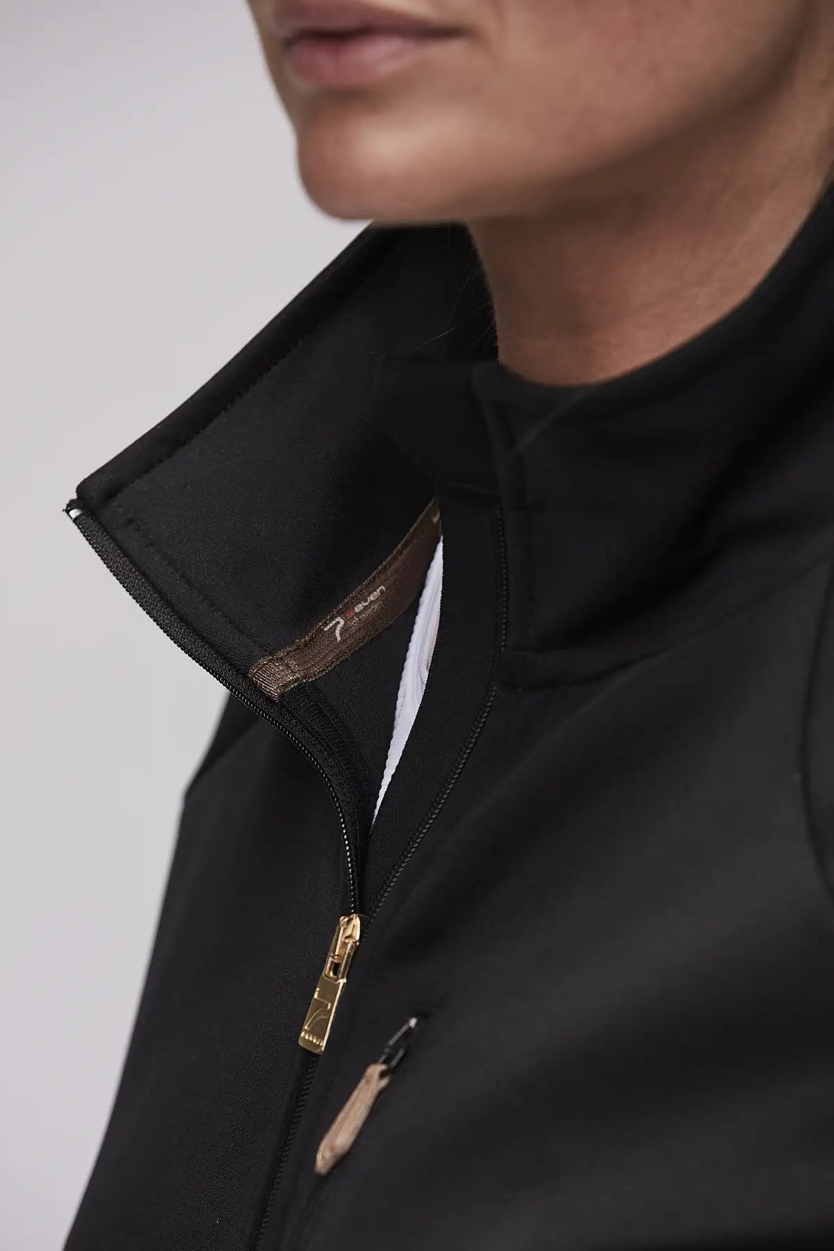 Sportjacka Jacket w zip figursydd svart - seven of sweden