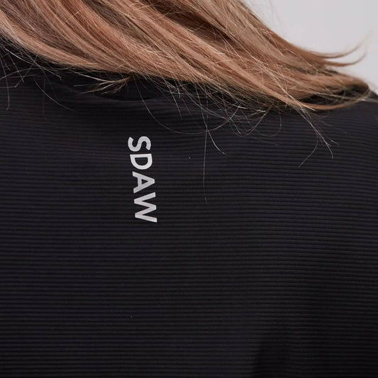 SDAW Padellinne Loose Fit svart logoytp nacke